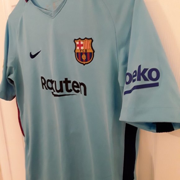 Nike Barcelona, Coutinho replica Jersey size youth XL, sky blue color dry fit - Picture 4 of 6